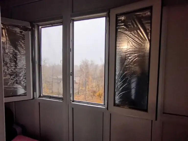 🔥Продам 1-комнатную квартиру в луганске!
📍Район: кв. Солнечный (октябрьский район)
📐Общая площадь: 33,0 м 2
Кухня: 5,4 м 2
🌆Этаж: 5/5
☀️Квартира теплая, не угловая                                     💎состояние под ремонт                окна м/п, балкон застеклен
🛀Санузел раздельный
Школа, дет. Сад, рынок, магазины
🧰Документы рф, готова к продаже
💵Цена: 3 300 000 руб.
📞Контакт: +7 (959) 596-46-26 - ирина - фотография - 4