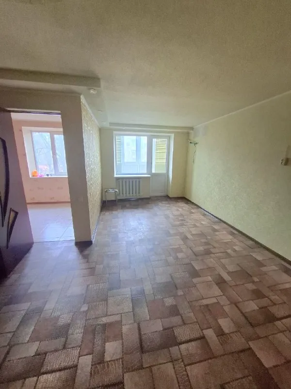 Продам 2-ком квартиру
На кв. Димитрова, г. Луганск.
3/5 Эт. , 47,9 м2 общ. Площадь.
Дом кирпичный.
Квартира теплая, не угловая.
В хорошем состоянии.
М/п окна, балкон застеклён.
С/у совмещён.
Отличное месторасположение.
Цена 5,5 млн руб
+7959-505-37-17
+7959-216-43-31
Елена - фотография - 1