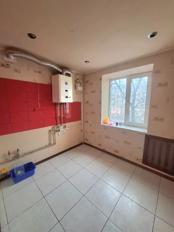 Продам 2-ком квартиру
На кв. Димитрова, г. Луганск.
3/5 Эт. , 47,9 м2 общ. Площадь.
Дом кирпичный.
Квартира теплая, не угловая.
В хорошем состоянии.
М/п окна, балкон застеклён.
С/у совмещён.
Отличное месторасположение.
Цена 5,5 млн руб
+7959-505-37-17
+7959-216-43-31
Елена - фотография - 3