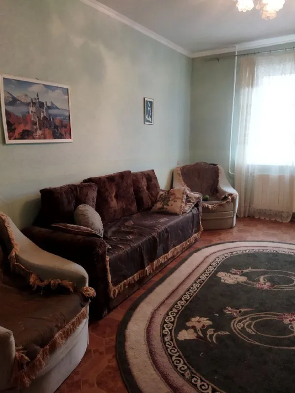 Продам 4-комн. Квартиру, кв. Димитрова! 8/9-эт. , 82 кв. М. Комнаты раздельные, балкон застеклен. Окна м/п, санузел раздельный - кафель. Всё остается. Жилое состояние. Есть кладовая возле квартиры. Возможно в ипотеку. Цена 9 900 000 ₽. Тел. +79591625888 марина. - фотография - 1