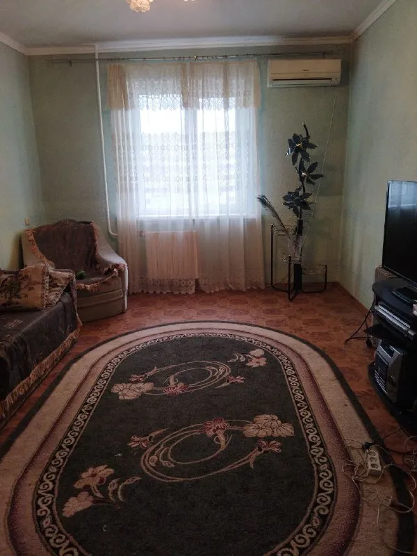 Продам 4-комн. Квартиру, кв. Димитрова! 8/9-эт. , 82 кв. М. Комнаты раздельные, балкон застеклен. Окна м/п, санузел раздельный - кафель. Всё остается. Жилое состояние. Есть кладовая возле квартиры. Возможно в ипотеку. Цена 9 900 000 ₽. Тел. +79591625888 марина. - фотография - 2