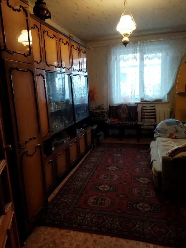 Продам 4-комн. Квартиру, кв. Димитрова! 8/9-эт. , 82 кв. М. Комнаты раздельные, балкон застеклен. Окна м/п, санузел раздельный - кафель. Всё остается. Жилое состояние. Есть кладовая возле квартиры. Возможно в ипотеку. Цена 9 900 000 ₽. Тел. +79591625888 марина. - фотография - 3