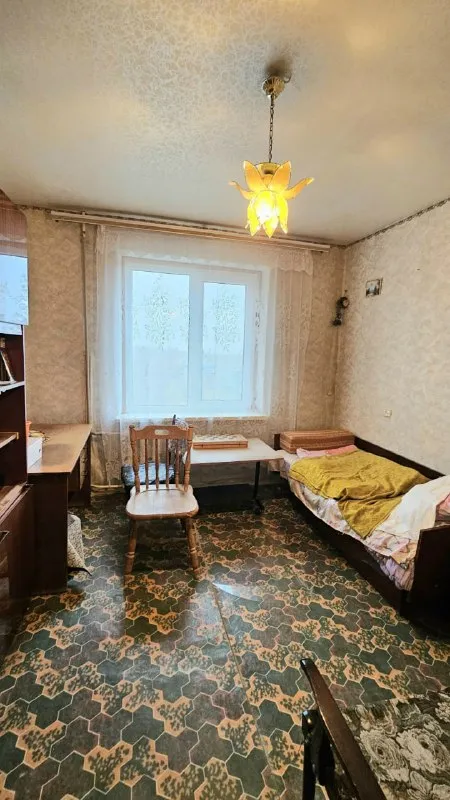 Продаётся 3‑комнатная квартира
Цена 6 000 000 руб
Адрес: кв. Мирный
Этаж: 6 из 9.
Общая площадь: 72 м².
Квартира требует ремонта !
При этом помещение чистое и ухоженное, без посторонних запахов.
Установлены металлопластиковые окна.
Раздельный санузел.
Застеклённые балкон и лоджия (деревянные рамы).
Тёплая, не угловая квартира
Чистый, ухоженный подъезд.
Доброжелательные соседи.
Расположение и инфраструктура
Всего 5 минут пешком до кольца мирного — удобная транспортная доступность.
Прямо напротив дома — школа и детский сад: идеально для семей с детьми.
Развитая инфраструктура района: магазины, аптеки и другие объекты социальной значимости в шаговой доступности.
Тел. +79591467867 оксана
Звоните, чтобы договориться о просмотре и задать вопросы! - фотография - 2
