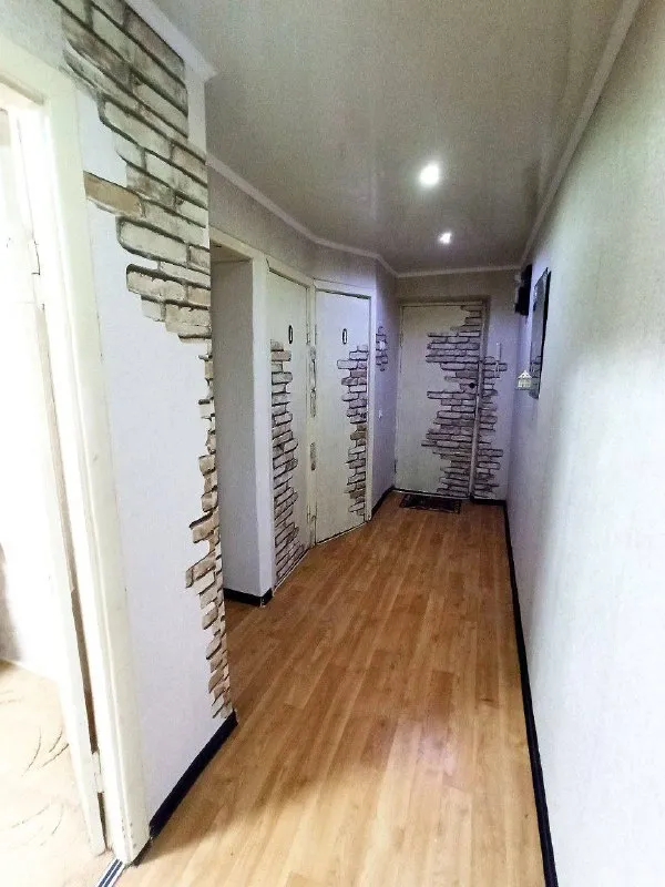 Продам 2-х комнатную квартиру с ао (кв. Солнечный), 45.3 кв. М.
3 Этаж из 5.
Комнаты раздельные, балкон застеклен.
Автономное отопление (2-х контурный котел), хороший косметический ремонт.
Вся инфраструктура в пешей доступности: детский сад, школа, стоматология, восточный рынок, магазины, остановки.
Документы готовы к сделке, 1 собственник, прописанных нет, быстрая сделка.
4,7 Млн.
+7-959-993-70-65 - фотография - 2