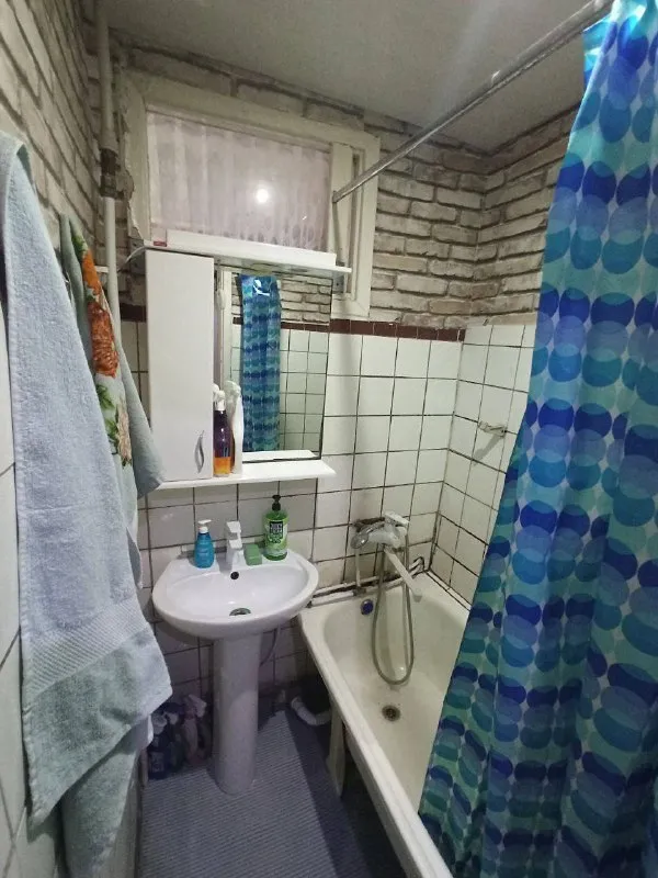 Продам 2-х комнатную квартиру с ао (кв. Солнечный), 45.3 кв. М.
3 Этаж из 5.
Комнаты раздельные, балкон застеклен.
Автономное отопление (2-х контурный котел), хороший косметический ремонт.
Вся инфраструктура в пешей доступности: детский сад, школа, стоматология, восточный рынок, магазины, остановки.
Документы готовы к сделке, 1 собственник, прописанных нет, быстрая сделка.
4,7 Млн.
+7-959-993-70-65 - фотография - 5
