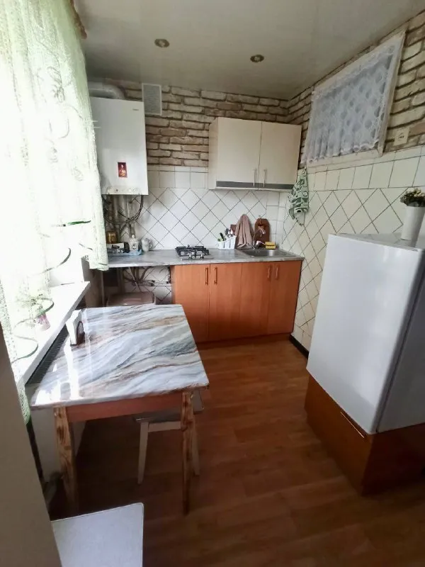 Продам 2-х комнатную квартиру с ао (кв. Солнечный), 45.3 кв. М.
3 Этаж из 5.
Комнаты раздельные, балкон застеклен.
Автономное отопление (2-х контурный котел), хороший косметический ремонт.
Вся инфраструктура в пешей доступности: детский сад, школа, стоматология, восточный рынок, магазины, остановки.
Документы готовы к сделке, 1 собственник, прописанных нет, быстрая сделка.
4,7 Млн.
+7-959-993-70-65 - фотография - 8