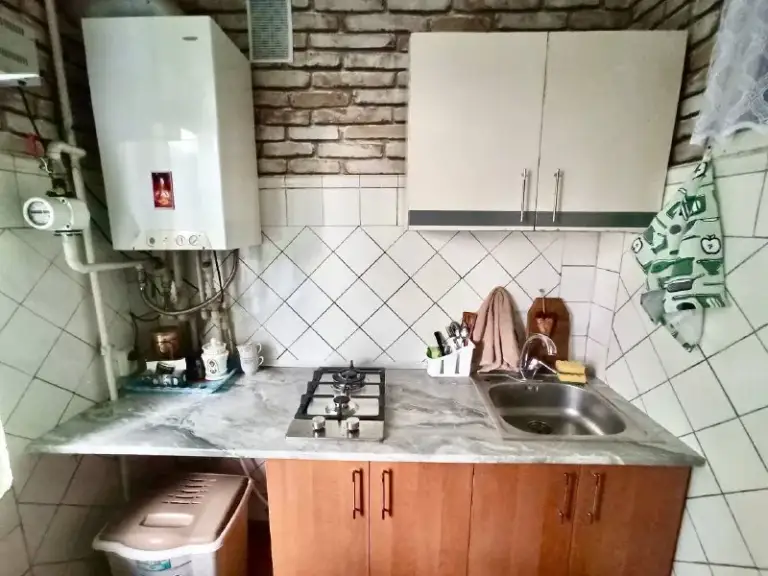 Продам 2-х комнатную квартиру с ао (кв. Солнечный), 45.3 кв. М.
3 Этаж из 5.
Комнаты раздельные, балкон застеклен.
Автономное отопление (2-х контурный котел), хороший косметический ремонт.
Вся инфраструктура в пешей доступности: детский сад, школа, стоматология, восточный рынок, магазины, остановки.
Документы готовы к сделке, 1 собственник, прописанных нет, быстрая сделка.
4,7 Млн.
+7-959-993-70-65 - фотография - 9