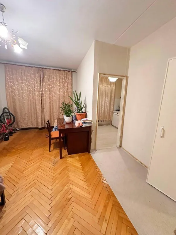2-К квартира🏙️
М. Измайловская3️⃣
Сдается 2-к квартира рядом с метро измайловская!
М. Измайловская 4 минуты
М. Первомайская 4 минуты
М. Щёлковская 14 минут
Квартира с косметическим ремонтом. Окна выходят во двор — тихо и без шума дороги.
🏢 5-Этажный блочный дом.
Спокойный двор, классическая московская серия 1-510 — тёплый дом с хорошей шумоизоляцией!
Сдаёмся на долгий срок. Можно с животными 🐶
💳Условия: 45.000₽ + счетчики, залог.
💌Контакт: +7-916-683-00-58 евгения - фотография - 1