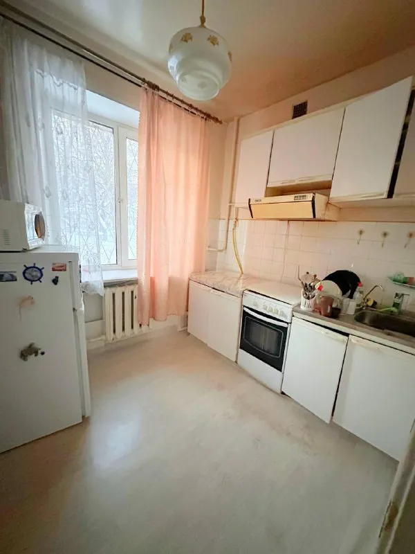 2-К квартира🏙️
М. Измайловская3️⃣
Сдается 2-к квартира рядом с метро измайловская!
М. Измайловская 4 минуты
М. Первомайская 4 минуты
М. Щёлковская 14 минут
Квартира с косметическим ремонтом. Окна выходят во двор — тихо и без шума дороги.
🏢 5-Этажный блочный дом.
Спокойный двор, классическая московская серия 1-510 — тёплый дом с хорошей шумоизоляцией!
Сдаёмся на долгий срок. Можно с животными 🐶
💳Условия: 45.000₽ + счетчики, залог.
💌Контакт: +7-916-683-00-58 евгения - фотография - 4