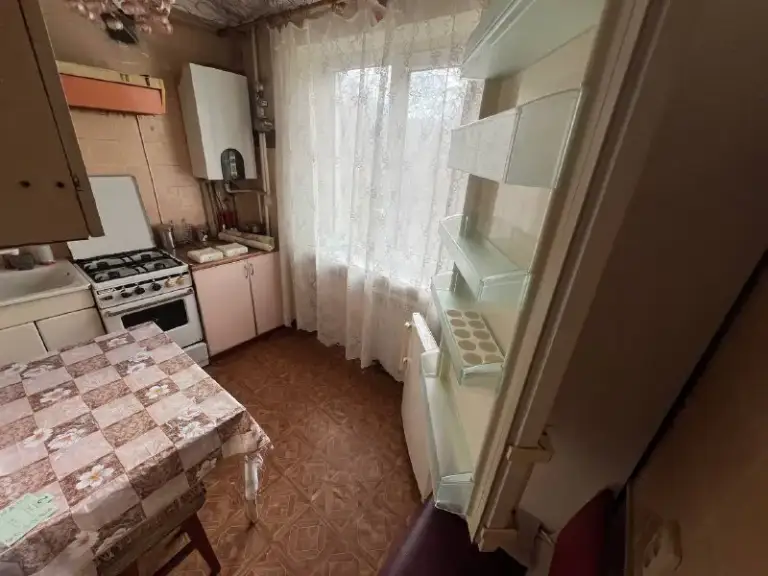 Продам 4-х ком. Квартиру 3/5 с автоном. Отопл. Кв. Волкова общ. Пл.67 кв. М. Состояние жилое. Двухконтурный котёл. Документы готовы. Все выписаны. Цена 5,6 млн. +79591630785 - фотография - 5