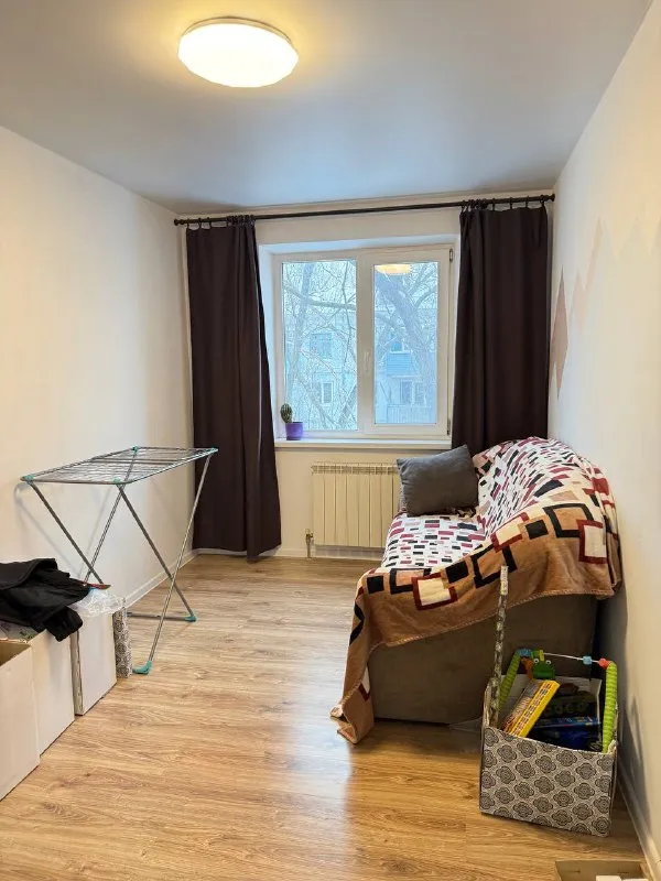 Продам 3 комнатную квартиру с а/о. 5/5 кв. Ватутина, напротив лгу им даля
Квартира с ремонтом, есть две гардеробные. В квартире остается вся мебель и техника.
Цена 7000000
+79591912131 - фотография - 3
