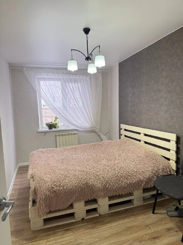 Продам 3 комнатную квартиру с а/о. 5/5 кв. Ватутина, напротив лгу им даля
Квартира с ремонтом, есть две гардеробные. В квартире остается вся мебель и техника.
Цена 7000000
+79591912131 - фотография - 5
