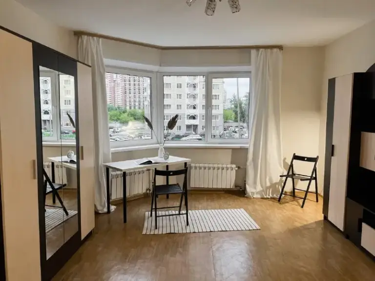Комната, 20 м²
М беломорская

• 11 Мин пешком
• 4-Комнатная квартира
• 2 Этаж из 20
• Ул левобережная 4 к6, на карте

40 000 ₽/Мес, без комиссии
Большой гайд по аренде

Холодильник • стиральная машина • интернет • мебель • лифт • посудомойка • кондиционер • с животными • с детьми • телевизор • мусоропровод • консьерж

Район ховрино
Чистота 4.00 транспорт 4.92
Парки и скверы 5.00

Агент. Квартира в жк левобережный, закрытый двор, парковка. Рядом аптека, продуктовый магазин, пункт выдачи яндекс маркет, кофейня. В непосредственной близости химкинский ландшафтный заказник. В стоимость включено: безлимитный wi-fi, еженедельная уборка общественных зон, вся необходимая техника, йога, английский и мероприятия внутри коливинг комьюнити.

Elena, написать
Уровень доверия средний 🆗
Выложить квартиру бесплатно - фотография - 2