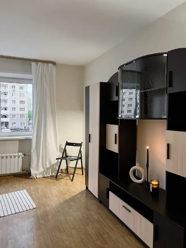 Комната, 20 м²
М беломорская

• 11 Мин пешком
• 4-Комнатная квартира
• 2 Этаж из 20
• Ул левобережная 4 к6, на карте

40 000 ₽/Мес, без комиссии
Большой гайд по аренде

Холодильник • стиральная машина • интернет • мебель • лифт • посудомойка • кондиционер • с животными • с детьми • телевизор • мусоропровод • консьерж

Район ховрино
Чистота 4.00 транспорт 4.92
Парки и скверы 5.00

Агент. Квартира в жк левобережный, закрытый двор, парковка. Рядом аптека, продуктовый магазин, пункт выдачи яндекс маркет, кофейня. В непосредственной близости химкинский ландшафтный заказник. В стоимость включено: безлимитный wi-fi, еженедельная уборка общественных зон, вся необходимая техника, йога, английский и мероприятия внутри коливинг комьюнити.

Elena, написать
Уровень доверия средний 🆗
Выложить квартиру бесплатно - фотография - 3