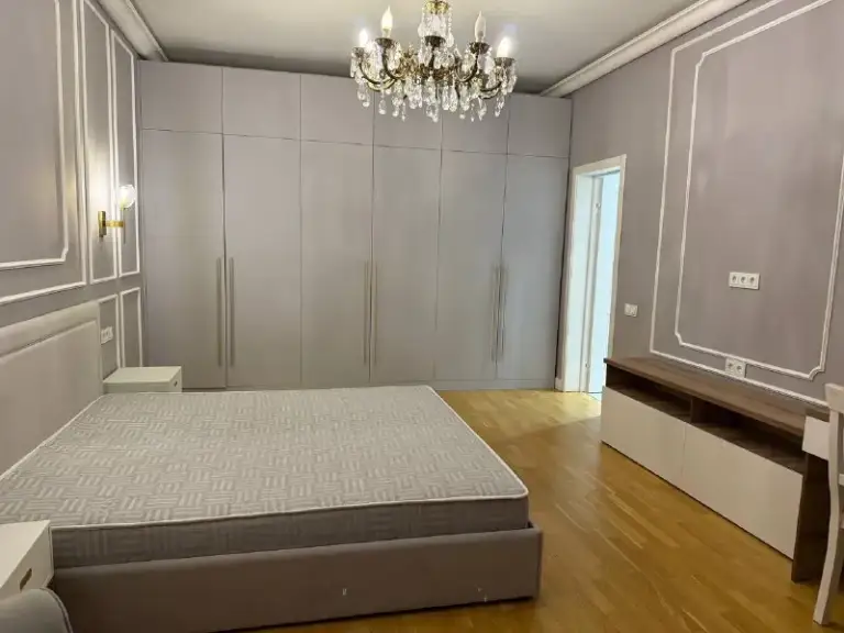 2-Комн квартира, 58 м²
М ленинский проспект
• 3 Мин пешком
• 7 Этаж из 8
• Ул вавилова 6, на карте
135 000 ₽/Мес, без комиссии
Большой гайд по аренде
Интернет • мебель • посудомойка • холодильник • стиральная машина • кондиционер • с животными • с детьми • телевизор • лифт • консьерж • мусоропровод
Донской район
Чистота 4.17 транспорт 4.95
Парки и скверы 4.45
Собственник. Стиль, комфорт и локация: дизайнерская 2-к квартира у нескучного сада после дизайнерского ремонта! Дополнительный бонус тамбур на 2 квартиры с местами для хранения вещей. Spa-зона: большой су с душевой кабиной, сауной и биде. Закрытый охраняемый двор с консьержами. Ку: 8 000 руб. Залог: 135 (готовы обсудить рассрочку на 2 части). © предоплату до просмотра просят только мошенники!
Vitaly s, написать
Уровень доверия низкий ⚠️
Выложить квартиру бесплатно - фотография - 2