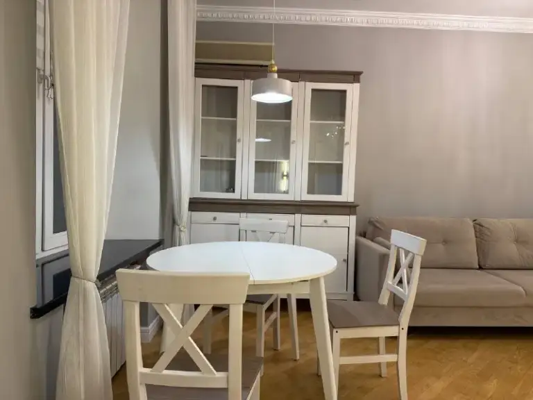 2-Комн квартира, 58 м²
М ленинский проспект
• 3 Мин пешком
• 7 Этаж из 8
• Ул вавилова 6, на карте
135 000 ₽/Мес, без комиссии
Большой гайд по аренде
Интернет • мебель • посудомойка • холодильник • стиральная машина • кондиционер • с животными • с детьми • телевизор • лифт • консьерж • мусоропровод
Донской район
Чистота 4.17 транспорт 4.95
Парки и скверы 4.45
Собственник. Стиль, комфорт и локация: дизайнерская 2-к квартира у нескучного сада после дизайнерского ремонта! Дополнительный бонус тамбур на 2 квартиры с местами для хранения вещей. Spa-зона: большой су с душевой кабиной, сауной и биде. Закрытый охраняемый двор с консьержами. Ку: 8 000 руб. Залог: 135 (готовы обсудить рассрочку на 2 части). © предоплату до просмотра просят только мошенники!
Vitaly s, написать
Уровень доверия низкий ⚠️
Выложить квартиру бесплатно - фотография - 3