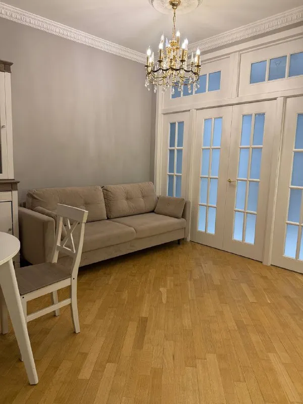 2-Комн квартира, 58 м²
М ленинский проспект
• 3 Мин пешком
• 7 Этаж из 8
• Ул вавилова 6, на карте
135 000 ₽/Мес, без комиссии
Большой гайд по аренде
Интернет • мебель • посудомойка • холодильник • стиральная машина • кондиционер • с животными • с детьми • телевизор • лифт • консьерж • мусоропровод
Донской район
Чистота 4.17 транспорт 4.95
Парки и скверы 4.45
Собственник. Стиль, комфорт и локация: дизайнерская 2-к квартира у нескучного сада после дизайнерского ремонта! Дополнительный бонус тамбур на 2 квартиры с местами для хранения вещей. Spa-зона: большой су с душевой кабиной, сауной и биде. Закрытый охраняемый двор с консьержами. Ку: 8 000 руб. Залог: 135 (готовы обсудить рассрочку на 2 части). © предоплату до просмотра просят только мошенники!
Vitaly s, написать
Уровень доверия низкий ⚠️
Выложить квартиру бесплатно - фотография - 5