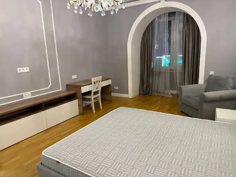 2-Комн квартира, 58 м²
М ленинский проспект
• 3 Мин пешком
• 7 Этаж из 8
• Ул вавилова 6, на карте
135 000 ₽/Мес, без комиссии
Большой гайд по аренде
Интернет • мебель • посудомойка • холодильник • стиральная машина • кондиционер • с животными • с детьми • телевизор • лифт • консьерж • мусоропровод
Донской район
Чистота 4.17 транспорт 4.95
Парки и скверы 4.45
Собственник. Стиль, комфорт и локация: дизайнерская 2-к квартира у нескучного сада после дизайнерского ремонта! Дополнительный бонус тамбур на 2 квартиры с местами для хранения вещей. Spa-зона: большой су с душевой кабиной, сауной и биде. Закрытый охраняемый двор с консьержами. Ку: 8 000 руб. Залог: 135 (готовы обсудить рассрочку на 2 части). © предоплату до просмотра просят только мошенники!
Vitaly s, написать
Уровень доверия низкий ⚠️
Выложить квартиру бесплатно - фотография - 7