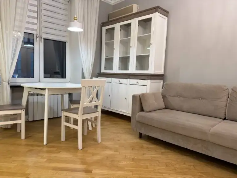 2-Комн квартира, 58 м²
М ленинский проспект
• 3 Мин пешком
• 7 Этаж из 8
• Ул вавилова 6, на карте
135 000 ₽/Мес, без комиссии
Большой гайд по аренде
Интернет • мебель • посудомойка • холодильник • стиральная машина • кондиционер • с животными • с детьми • телевизор • лифт • консьерж • мусоропровод
Донской район
Чистота 4.17 транспорт 4.95
Парки и скверы 4.45
Собственник. Стиль, комфорт и локация: дизайнерская 2-к квартира у нескучного сада после дизайнерского ремонта! Дополнительный бонус тамбур на 2 квартиры с местами для хранения вещей. Spa-зона: большой су с душевой кабиной, сауной и биде. Закрытый охраняемый двор с консьержами. Ку: 8 000 руб. Залог: 135 (готовы обсудить рассрочку на 2 части). © предоплату до просмотра просят только мошенники!
Vitaly s, написать
Уровень доверия низкий ⚠️
Выложить квартиру бесплатно - фотография - 9