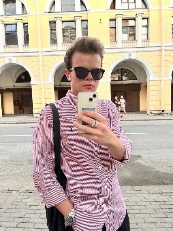 Сниму квартиру🔎

Всем привет!

Ищу однокомнатную квартиру в москве.

Меня зовут петр, мне 24 года, работаю в банке, проживать планирую один, домашних животных нет.

Район готов рассмотреть почти любой (в пределах мкад, вао, свао, сао, сзао, юзао), главное — пешком до метро не более 15 минут, чтобы точно рассчитать время в пути.

В квартире — базовые условия: кровать, стол, холодильник, шкаф для одежды, стол, офисное кресло, но по необходимости могу докупить.

Готов посмотреть квартиру и заехать в ближайшее время!

💳Бюджет: 45.000₽-60.000₽, возможен залог, но будет дополнительным плюсом, если можно разделить на два месяца.

💌Контакт: @gumerov_peter буду очень ждать 🥹 - фотография - 3