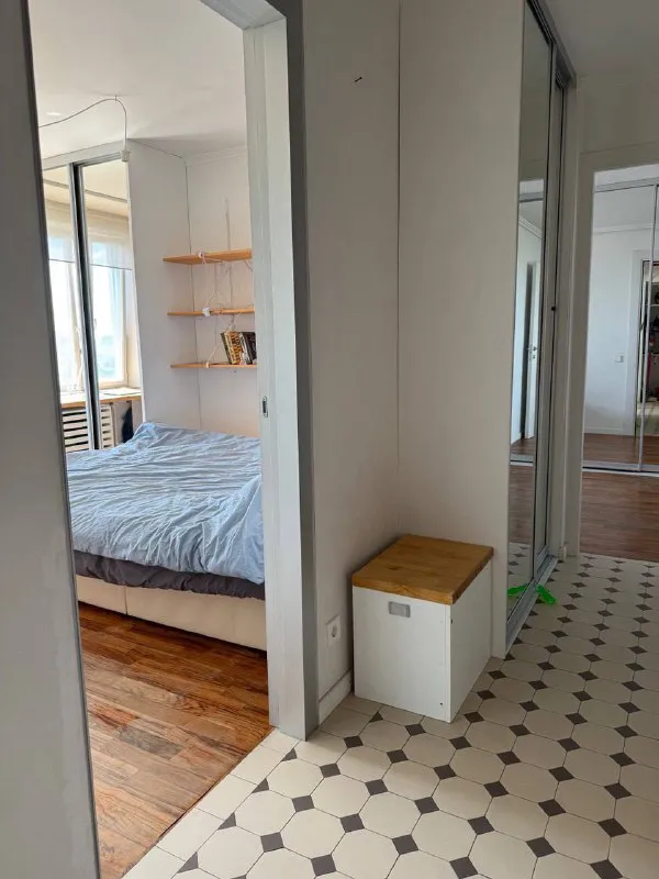2-Комн квартира, 46 м²
М курская

• 5 Мин пешком
• 12 Этаж из 13
• Ул верхняя сыромятническая 2, на карте

140 000 ₽/Мес, без комиссии
Большой гайд по аренде

Холодильник • стиральная машина • интернет • мебель • кондиционер • посудомойка • с детьми • с животными • мусоропровод • лифт • консьерж • телевизор

Таганский район
Чистота 4.31 транспорт 4.70
Парки и скверы 3.12

Собственник. Собственник. Квартира будет готова к заселению с середины февраля. Есть безрамный балкон с панорамным видом. Есть все пункты выдачи, вкусвилл, тц атриум. Соседи приветливые и не шумные. Есть холодильник, микроволновка, духовой шкаф, варочная панель, посудомойка. Стоимость ку не превышает 10000 рублей в зимний период. Залог 140000 рублей.

Anya f, написать
Уровень доверия средний 🆗
Выложить квартиру бесплатно - фотография - 3