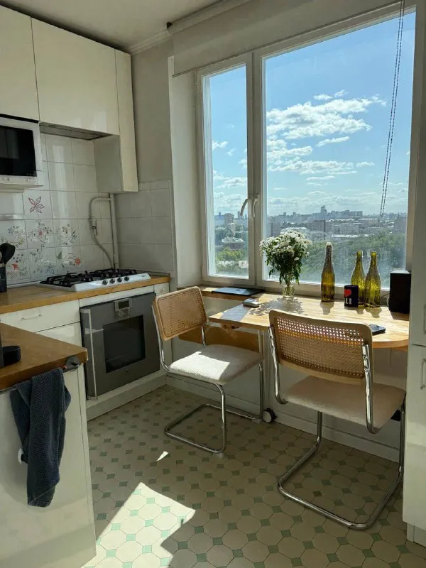 2-Комн квартира, 46 м²
М курская

• 5 Мин пешком
• 12 Этаж из 13
• Ул верхняя сыромятническая 2, на карте

140 000 ₽/Мес, без комиссии
Большой гайд по аренде

Холодильник • стиральная машина • интернет • мебель • кондиционер • посудомойка • с детьми • с животными • мусоропровод • лифт • консьерж • телевизор

Таганский район
Чистота 4.31 транспорт 4.70
Парки и скверы 3.12

Собственник. Собственник. Квартира будет готова к заселению с середины февраля. Есть безрамный балкон с панорамным видом. Есть все пункты выдачи, вкусвилл, тц атриум. Соседи приветливые и не шумные. Есть холодильник, микроволновка, духовой шкаф, варочная панель, посудомойка. Стоимость ку не превышает 10000 рублей в зимний период. Залог 140000 рублей.

Anya f, написать
Уровень доверия средний 🆗
Выложить квартиру бесплатно - фотография - 6