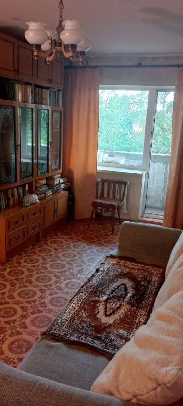 🏢 Продам 3-комнатную квартиру на ул. Советской, луганск.

Интерес:

▪️ 5/5 Этаж, 56 м² — удобная планировка: две изолированные комнаты, просторный зал

▪️ Балкон, две кладовые, окна м/п, чугунные батареи, газовая колонка.

▪️ Дом расположен в районе с развитой инфраструктурой — рядом всё: транспорт, магазины, школы, аптеки

Квартира требует ремонта, что дает полную свободу для вашего дизайна и комфорта. Отличный вариант как для жизни, так и для сдачи в аренду.

💰 Цена: 5 600 000 ₽

📞 Звоните: +7 959 17 14 685 - снежана

Успейте приобрести жилье с потенциалом по разумной цене! - фотография - 1