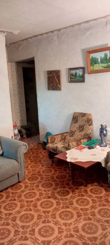 🏢 Продам 3-комнатную квартиру на ул. Советской, луганск.

Интерес:

▪️ 5/5 Этаж, 56 м² — удобная планировка: две изолированные комнаты, просторный зал

▪️ Балкон, две кладовые, окна м/п, чугунные батареи, газовая колонка.

▪️ Дом расположен в районе с развитой инфраструктурой — рядом всё: транспорт, магазины, школы, аптеки

Квартира требует ремонта, что дает полную свободу для вашего дизайна и комфорта. Отличный вариант как для жизни, так и для сдачи в аренду.

💰 Цена: 5 600 000 ₽

📞 Звоните: +7 959 17 14 685 - снежана

Успейте приобрести жилье с потенциалом по разумной цене! - фотография - 2