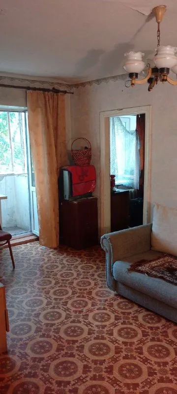 🏢 Продам 3-комнатную квартиру на ул. Советской, луганск.

Интерес:

▪️ 5/5 Этаж, 56 м² — удобная планировка: две изолированные комнаты, просторный зал

▪️ Балкон, две кладовые, окна м/п, чугунные батареи, газовая колонка.

▪️ Дом расположен в районе с развитой инфраструктурой — рядом всё: транспорт, магазины, школы, аптеки

Квартира требует ремонта, что дает полную свободу для вашего дизайна и комфорта. Отличный вариант как для жизни, так и для сдачи в аренду.

💰 Цена: 5 600 000 ₽

📞 Звоните: +7 959 17 14 685 - снежана

Успейте приобрести жилье с потенциалом по разумной цене! - фотография - 3
