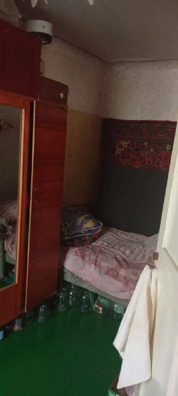 🏢 Продам 3-комнатную квартиру на ул. Советской, луганск.

Интерес:

▪️ 5/5 Этаж, 56 м² — удобная планировка: две изолированные комнаты, просторный зал

▪️ Балкон, две кладовые, окна м/п, чугунные батареи, газовая колонка.

▪️ Дом расположен в районе с развитой инфраструктурой — рядом всё: транспорт, магазины, школы, аптеки

Квартира требует ремонта, что дает полную свободу для вашего дизайна и комфорта. Отличный вариант как для жизни, так и для сдачи в аренду.

💰 Цена: 5 600 000 ₽

📞 Звоните: +7 959 17 14 685 - снежана

Успейте приобрести жилье с потенциалом по разумной цене! - фотография - 5