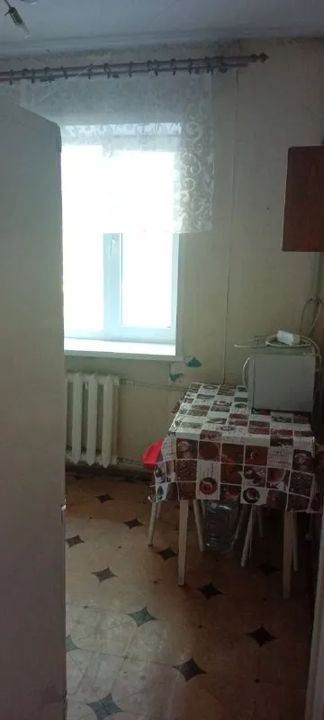 🏢 Продам 3-комнатную квартиру на ул. Советской, луганск.

Интерес:

▪️ 5/5 Этаж, 56 м² — удобная планировка: две изолированные комнаты, просторный зал

▪️ Балкон, две кладовые, окна м/п, чугунные батареи, газовая колонка.

▪️ Дом расположен в районе с развитой инфраструктурой — рядом всё: транспорт, магазины, школы, аптеки

Квартира требует ремонта, что дает полную свободу для вашего дизайна и комфорта. Отличный вариант как для жизни, так и для сдачи в аренду.

💰 Цена: 5 600 000 ₽

📞 Звоните: +7 959 17 14 685 - снежана

Успейте приобрести жилье с потенциалом по разумной цене! - фотография - 6