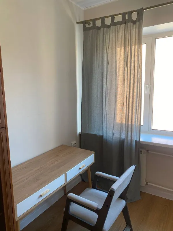 Сдается комната 16м² для девушки на петроградке,
В 3х комнатной квартире, не коммуналка.
📍Дом находится между песочной набережной и набережной карповки, 15 мин пешком до м. Петроградская и чкаловская
🛋В комнате большое окно, большой шкаф, двуспальная кровать, стол и кресло.
📌В квартире живут еще 2 девушки(и кот), с общей кухней, раздельным сан. Узлом и ванной. 5 этаж, без лифта
⏰️ Возможен заезд с конца ноября/ начала декабря, прийти на просмотр можно сейчас
❗️У нас уютная квартира, двери в комнаты без замков и часто открыты и в целом дружеская обстановка.
Поэтому будем рады открытой и дружелюбной девушке.
💰 Оплата 27к₽ +ку, залог 25к, можно разделить на 2 месяца.
Контакты: @peace_frienship_bubblegum
Уютное гнездышко – поиск жилья, жильцов и соседей без посредников - фотография - 2