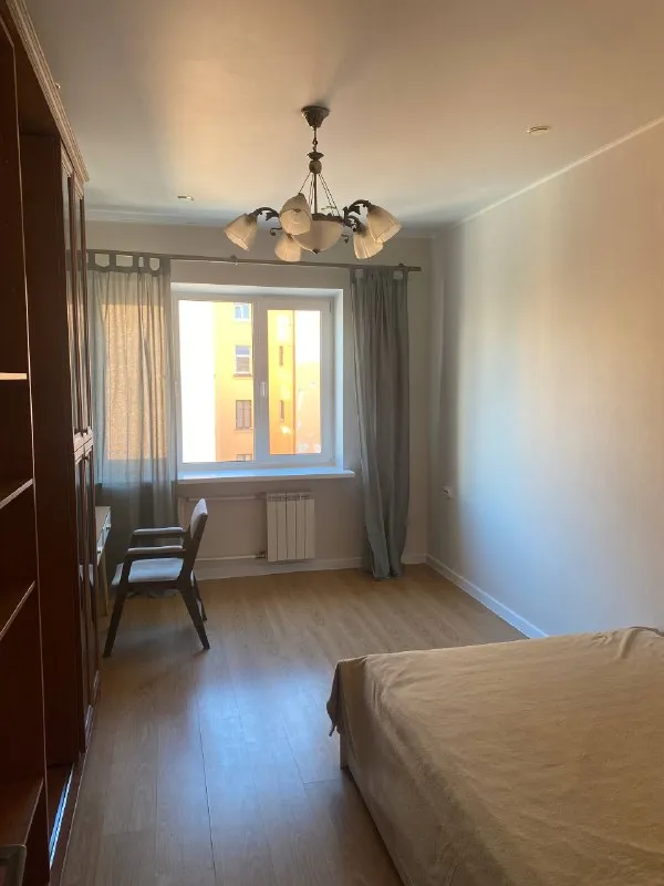 Сдается комната 16м² для девушки на петроградке,
В 3х комнатной квартире, не коммуналка.
📍Дом находится между песочной набережной и набережной карповки, 15 мин пешком до м. Петроградская и чкаловская
🛋В комнате большое окно, большой шкаф, двуспальная кровать, стол и кресло.
📌В квартире живут еще 2 девушки(и кот), с общей кухней, раздельным сан. Узлом и ванной. 5 этаж, без лифта
⏰️ Возможен заезд с конца ноября/ начала декабря, прийти на просмотр можно сейчас
❗️У нас уютная квартира, двери в комнаты без замков и часто открыты и в целом дружеская обстановка.
Поэтому будем рады открытой и дружелюбной девушке.
💰 Оплата 27к₽ +ку, залог 25к, можно разделить на 2 месяца.
Контакты: @peace_frienship_bubblegum
Уютное гнездышко – поиск жилья, жильцов и соседей без посредников - фотография - 6
