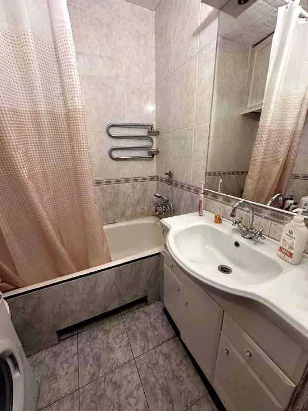 Комната🏙
М. Фонвизинская1️⃣

Сдается комната для девушки в 3-х комнатной квартире. В двух других комнатах живут по одной девушке в каждой.   Все необходимое есть.

💳 Цена: 27.000₽, без залога. 3 минуты пешком от станции м. Фонвизинская.

💌 Telegram: @likialice - фотография - 8