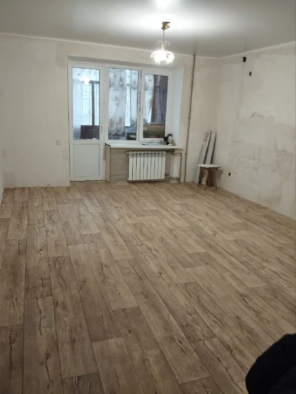 Продам 1-к. Квартиру
Общая площадь 41.7 м2
Этаж 1/9
Луганск, городок ор ул. Годуванцева
✔️Установлены новые окна
✔️Заменена вся проводка
✔️Новые канализационные и отопительные трубы
✔️Современные радиаторы
✔️Натяжной потолок
✔️Пол-стяжка, постелен новый линолеум
Балкон-застеклен (столярка), на окнах решетки. Документы рф, прописанных нет.
В доме находится сбербанк, супермаркет, аптека, различные кафе и магазины. В шаговой доступности:рынок, школы, остановка.
В теплое время года работаю возле дома фонтаны.
Окна выходят на детскую площадку и школу.
Во дворе находится детский сад.
Цена:3 500 000рублей.
По всем интересующимся вопросам обращаться по телефону +7 985 089 65 76 сергей.
+7 959 535 57 32 Юлия - фотография - 1