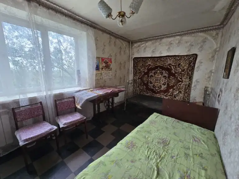 Продам 2к квартиру на кв. Жукова, 4/5 этаж. Площадь 44 кв. М, комнаты раздельные, труба канализации поменяна, окна м/п, балкон застеклен деревом. В квартире очень тепло, хорошее отопление. Можно жить и делать ремонт.
В шаговой доступности дет. Сад, гимназия № 36, колледж, университет им. Даля, остановка общественного транспорта, супермаркет, рынок, тц атриум.
+79595613770 Валерия - фотография - 1