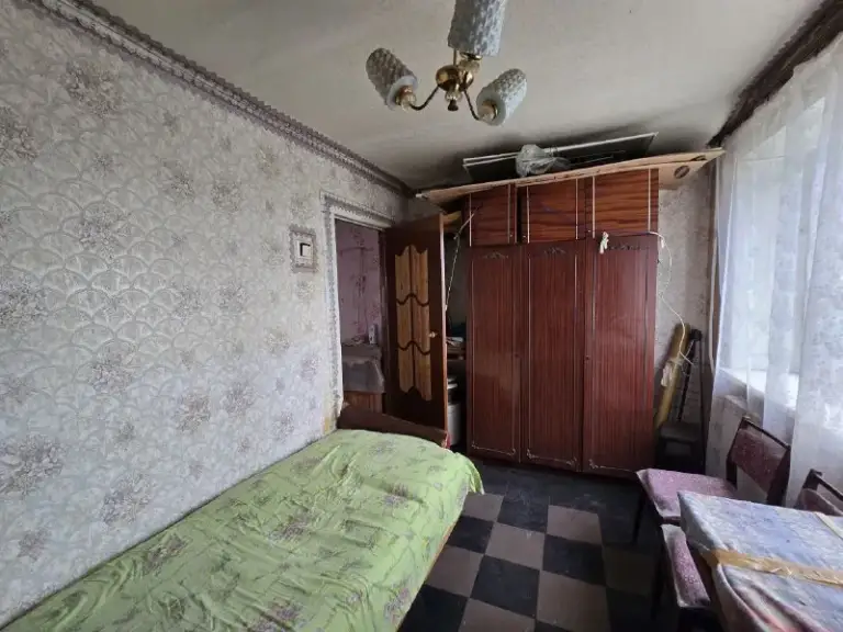 Продам 2к квартиру на кв. Жукова, 4/5 этаж. Площадь 44 кв. М, комнаты раздельные, труба канализации поменяна, окна м/п, балкон застеклен деревом. В квартире очень тепло, хорошее отопление. Можно жить и делать ремонт.
В шаговой доступности дет. Сад, гимназия № 36, колледж, университет им. Даля, остановка общественного транспорта, супермаркет, рынок, тц атриум.
+79595613770 Валерия - фотография - 2
