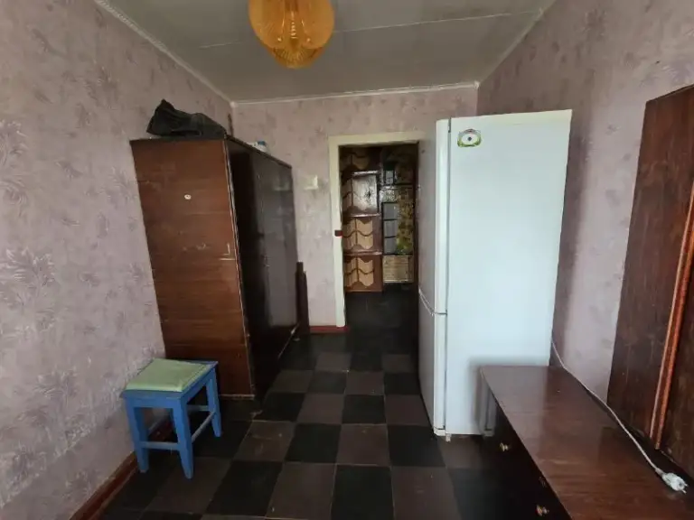 Продам 2к квартиру на кв. Жукова, 4/5 этаж. Площадь 44 кв. М, комнаты раздельные, труба канализации поменяна, окна м/п, балкон застеклен деревом. В квартире очень тепло, хорошее отопление. Можно жить и делать ремонт.
В шаговой доступности дет. Сад, гимназия № 36, колледж, университет им. Даля, остановка общественного транспорта, супермаркет, рынок, тц атриум.
+79595613770 Валерия - фотография - 3