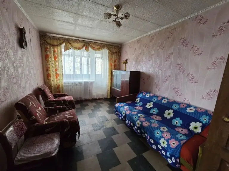 Продам 2к квартиру на кв. Жукова, 4/5 этаж. Площадь 44 кв. М, комнаты раздельные, труба канализации поменяна, окна м/п, балкон застеклен деревом. В квартире очень тепло, хорошее отопление. Можно жить и делать ремонт.
В шаговой доступности дет. Сад, гимназия № 36, колледж, университет им. Даля, остановка общественного транспорта, супермаркет, рынок, тц атриум.
+79595613770 Валерия - фотография - 4