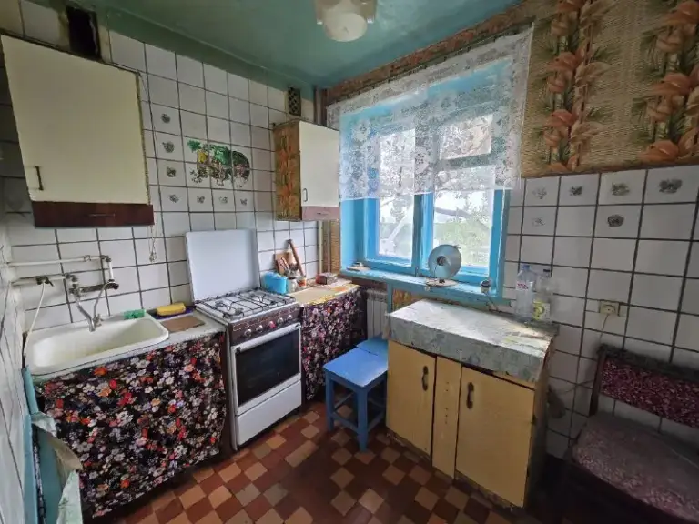 Продам 2к квартиру на кв. Жукова, 4/5 этаж. Площадь 44 кв. М, комнаты раздельные, труба канализации поменяна, окна м/п, балкон застеклен деревом. В квартире очень тепло, хорошее отопление. Можно жить и делать ремонт.
В шаговой доступности дет. Сад, гимназия № 36, колледж, университет им. Даля, остановка общественного транспорта, супермаркет, рынок, тц атриум.
+79595613770 Валерия - фотография - 6