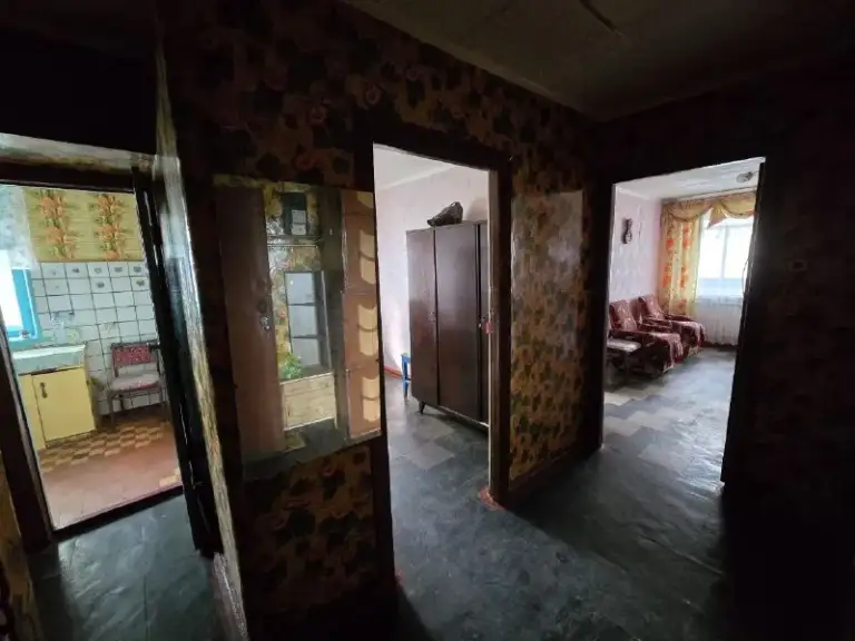 Продам 2к квартиру на кв. Жукова, 4/5 этаж. Площадь 44 кв. М, комнаты раздельные, труба канализации поменяна, окна м/п, балкон застеклен деревом. В квартире очень тепло, хорошее отопление. Можно жить и делать ремонт.
В шаговой доступности дет. Сад, гимназия № 36, колледж, университет им. Даля, остановка общественного транспорта, супермаркет, рынок, тц атриум.
+79595613770 Валерия - фотография - 7