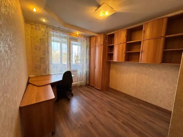 3-Комн квартира, 51 м²
М бабушкинская

• 15 Мин на транспорте
• 4 Этаж из 9
• Ул коминтерна 48/5, на карте

75 000 ₽/Мес, без комиссии
Большой гайд по аренде

Интернет • мебель • кондиционер • стиральная машина • холодильник • с животными • с детьми • лифт • мусоропровод • телевизор • посудомойка • консьерж

Лосиноостровский район
Чистота 5.00 транспорт 3.18
Парки и скверы 4.13

Собственник. Квартира полностью оборудована и мебелирована, есть застекленный балкон, кондиционер, сдается с фортепиано. Сдается на длительный срок. Дополнительно оплачивается электричество, вода по счетчикам и интернет. Залог - месячная стоимость аренды. Район очень зеленый, вокруг магазины, кафе. © предоплату до просмотра просят только мошенники!

Anna, написать
Уровень доверия низкий ⚠️
Выложить квартиру бесплатно - фотография - 1