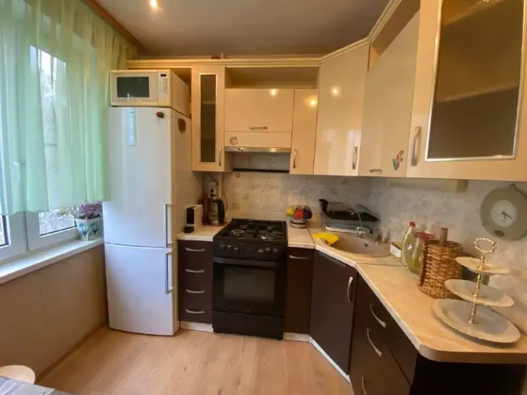 3-Комн квартира, 51 м²
М бабушкинская

• 15 Мин на транспорте
• 4 Этаж из 9
• Ул коминтерна 48/5, на карте

75 000 ₽/Мес, без комиссии
Большой гайд по аренде

Интернет • мебель • кондиционер • стиральная машина • холодильник • с животными • с детьми • лифт • мусоропровод • телевизор • посудомойка • консьерж

Лосиноостровский район
Чистота 5.00 транспорт 3.18
Парки и скверы 4.13

Собственник. Квартира полностью оборудована и мебелирована, есть застекленный балкон, кондиционер, сдается с фортепиано. Сдается на длительный срок. Дополнительно оплачивается электричество, вода по счетчикам и интернет. Залог - месячная стоимость аренды. Район очень зеленый, вокруг магазины, кафе. © предоплату до просмотра просят только мошенники!

Anna, написать
Уровень доверия низкий ⚠️
Выложить квартиру бесплатно - фотография - 3
