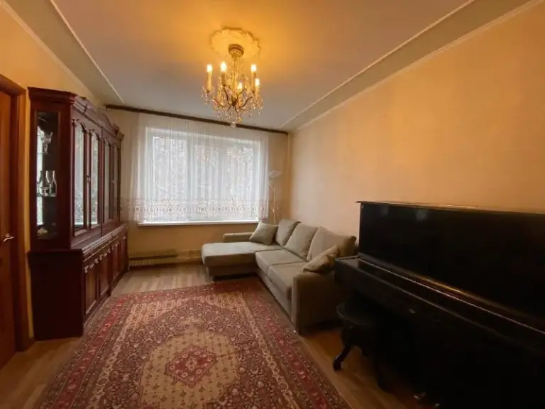 3-Комн квартира, 51 м²
М бабушкинская

• 15 Мин на транспорте
• 4 Этаж из 9
• Ул коминтерна 48/5, на карте

75 000 ₽/Мес, без комиссии
Большой гайд по аренде

Интернет • мебель • кондиционер • стиральная машина • холодильник • с животными • с детьми • лифт • мусоропровод • телевизор • посудомойка • консьерж

Лосиноостровский район
Чистота 5.00 транспорт 3.18
Парки и скверы 4.13

Собственник. Квартира полностью оборудована и мебелирована, есть застекленный балкон, кондиционер, сдается с фортепиано. Сдается на длительный срок. Дополнительно оплачивается электричество, вода по счетчикам и интернет. Залог - месячная стоимость аренды. Район очень зеленый, вокруг магазины, кафе. © предоплату до просмотра просят только мошенники!

Anna, написать
Уровень доверия низкий ⚠️
Выложить квартиру бесплатно - фотография - 6