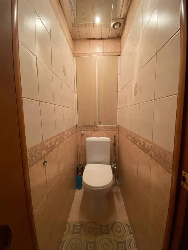 3-Комн квартира, 51 м²
М бабушкинская

• 15 Мин на транспорте
• 4 Этаж из 9
• Ул коминтерна 48/5, на карте

75 000 ₽/Мес, без комиссии
Большой гайд по аренде

Интернет • мебель • кондиционер • стиральная машина • холодильник • с животными • с детьми • лифт • мусоропровод • телевизор • посудомойка • консьерж

Лосиноостровский район
Чистота 5.00 транспорт 3.18
Парки и скверы 4.13

Собственник. Квартира полностью оборудована и мебелирована, есть застекленный балкон, кондиционер, сдается с фортепиано. Сдается на длительный срок. Дополнительно оплачивается электричество, вода по счетчикам и интернет. Залог - месячная стоимость аренды. Район очень зеленый, вокруг магазины, кафе. © предоплату до просмотра просят только мошенники!

Anna, написать
Уровень доверия низкий ⚠️
Выложить квартиру бесплатно - фотография - 8