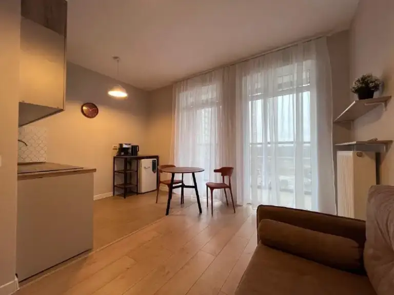 Очень стильная студия с гардеробной 😍
Добрый день, хочу подать объявление.
Сдается студия в жк энфилд на длительный срок. 24 кв м. Полностью обустроена, абсолютно новая. Магазины, спорт, салоны красоты, вся инфраструктура в шаговой доступности. Благоустроенный, уютный, спокойный микрорайон. Из техники в квартире холодильник, микроволновка, чайник, плита, кофемашина, стиралка, утюг.
Большая светлая лоджия с панорамным остеклением. Без животных.
Адрес п. Бугры, английская 4.
Стоимость 25т+ку, залог за один месяц.
Контакт этой квартиры есть в нашей закрытой базе квартир от собственников.
В базе — реальные объявления, прямые контакты без риелторов и комиссий.
Доступ по ссылке @rentinspbbot — 499 ₽. - фотография - 8
