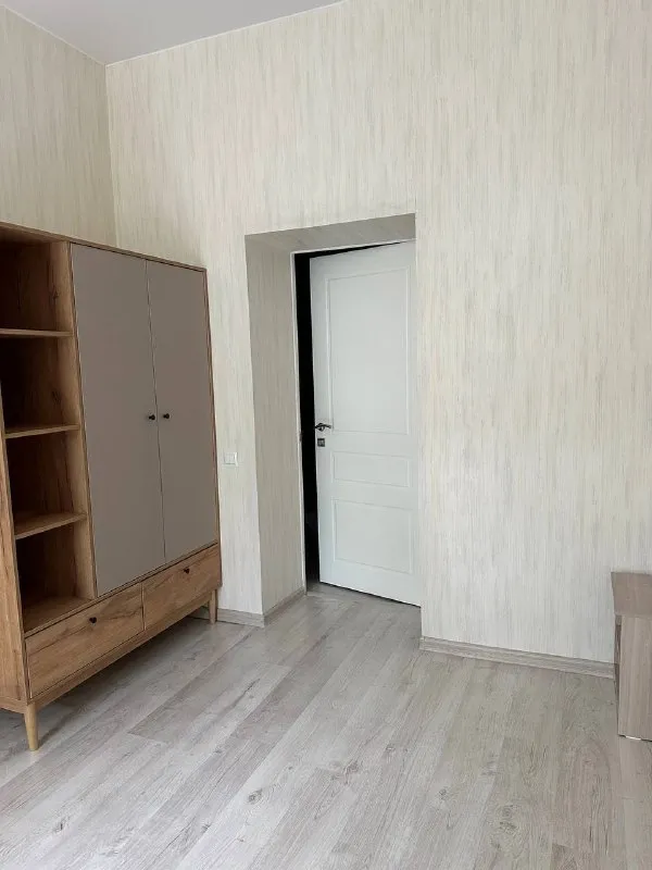 Комната 💙
М. Черная речка
Ищем соседку в трехкомнатную квартиру 🏠
Станция метро черная речка, приморский проспект, до метро 7-10 минут пешком.
В квартире есть всё необходимое:
✔️Гладильная доска,
✔️Стиральная машинка,
✔️Интернет.
Комната изолирована. В ней есть большая кровать, рабочий стол, кресло компьютерное, вместительный шкаф и сушилка.
Вид на большую невку
Ищем аккуратную, платежеспособную, спокойную и любящую чистоту соседку.
🔘По оплате: 28.000₽ в месяц + к/у, интернет (2.000-3.000₽). Возвратный залог 15.000₽.
Заехать можно с 15 февраля.
📎@Alinchangos
Контакты: @alinchangos
Уютное гнездышко – поиск жилья, жильцов и соседей без посредников - фотография - 4
