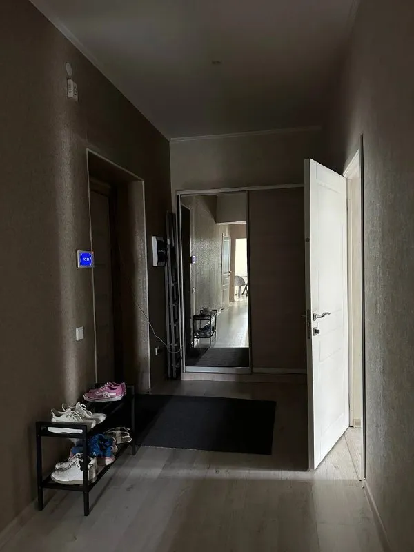 Комната 💙
М. Черная речка
Ищем соседку в трехкомнатную квартиру 🏠
Станция метро черная речка, приморский проспект, до метро 7-10 минут пешком.
В квартире есть всё необходимое:
✔️Гладильная доска,
✔️Стиральная машинка,
✔️Интернет.
Комната изолирована. В ней есть большая кровать, рабочий стол, кресло компьютерное, вместительный шкаф и сушилка.
Вид на большую невку
Ищем аккуратную, платежеспособную, спокойную и любящую чистоту соседку.
🔘По оплате: 28.000₽ в месяц + к/у, интернет (2.000-3.000₽). Возвратный залог 15.000₽.
Заехать можно с 15 февраля.
📎@Alinchangos
Контакты: @alinchangos
Уютное гнездышко – поиск жилья, жильцов и соседей без посредников - фотография - 9