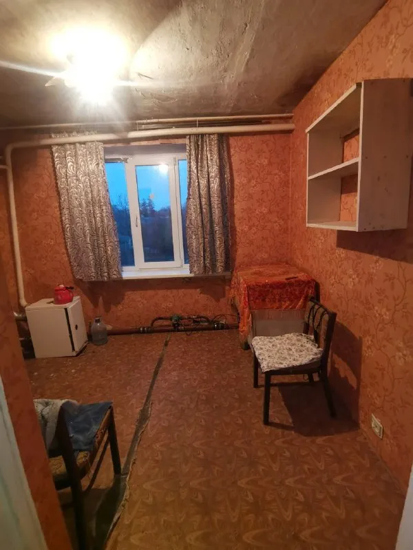 ✅ Продаётся трёхкомнатная квартира с балконом и просторной лоджией.
🔹Второй этаж двухэтажного дома в посёлке широкий, станично-луганский м. О.
🔹Требуется косметический ремонт, документы рф.
🔹В шаговой доступности: хозяйственный магазин, рынок, дк, почта, отдел жизни обеспечения, доставка "+7".
🔹Общая площадь 67,4 м²
🔹К квартире предусмотрен сарай.
💰Цена 1,1 млн. Руб, торг реальному покупателю
Тел. +79599900034 - фотография - 4