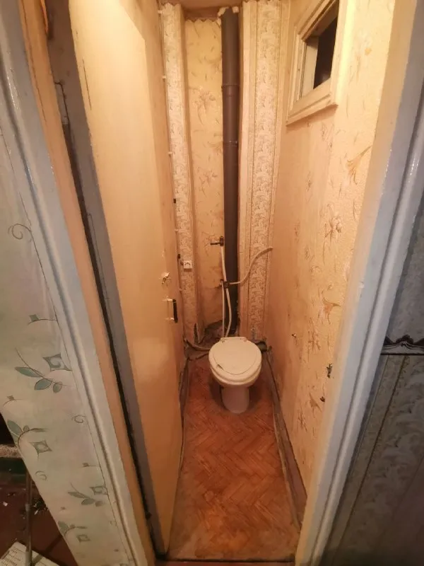 ✅ Продаётся трёхкомнатная квартира с балконом и просторной лоджией.
🔹Второй этаж двухэтажного дома в посёлке широкий, станично-луганский м. О.
🔹Требуется косметический ремонт, документы рф.
🔹В шаговой доступности: хозяйственный магазин, рынок, дк, почта, отдел жизни обеспечения, доставка "+7".
🔹Общая площадь 67,4 м²
🔹К квартире предусмотрен сарай.
💰Цена 1,1 млн. Руб, торг реальному покупателю
Тел. +79599900034 - фотография - 5